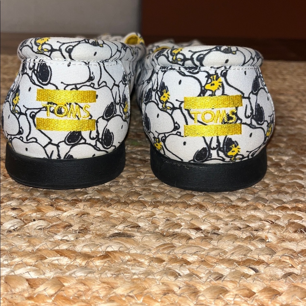 Mens Tom Peanuts Snoopy White and Yellow Slip-Ons shoes size 12 - Picture 4 of 8